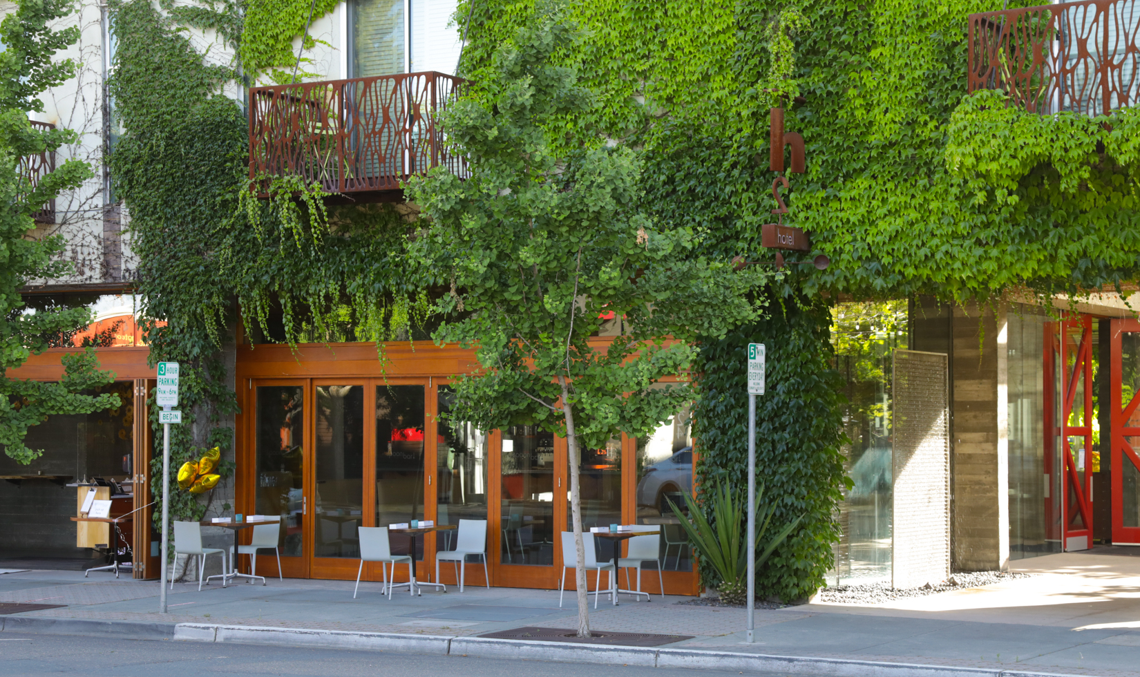 Healdsburg Restaurant Exterior Outdoor Patio in Sonoma County