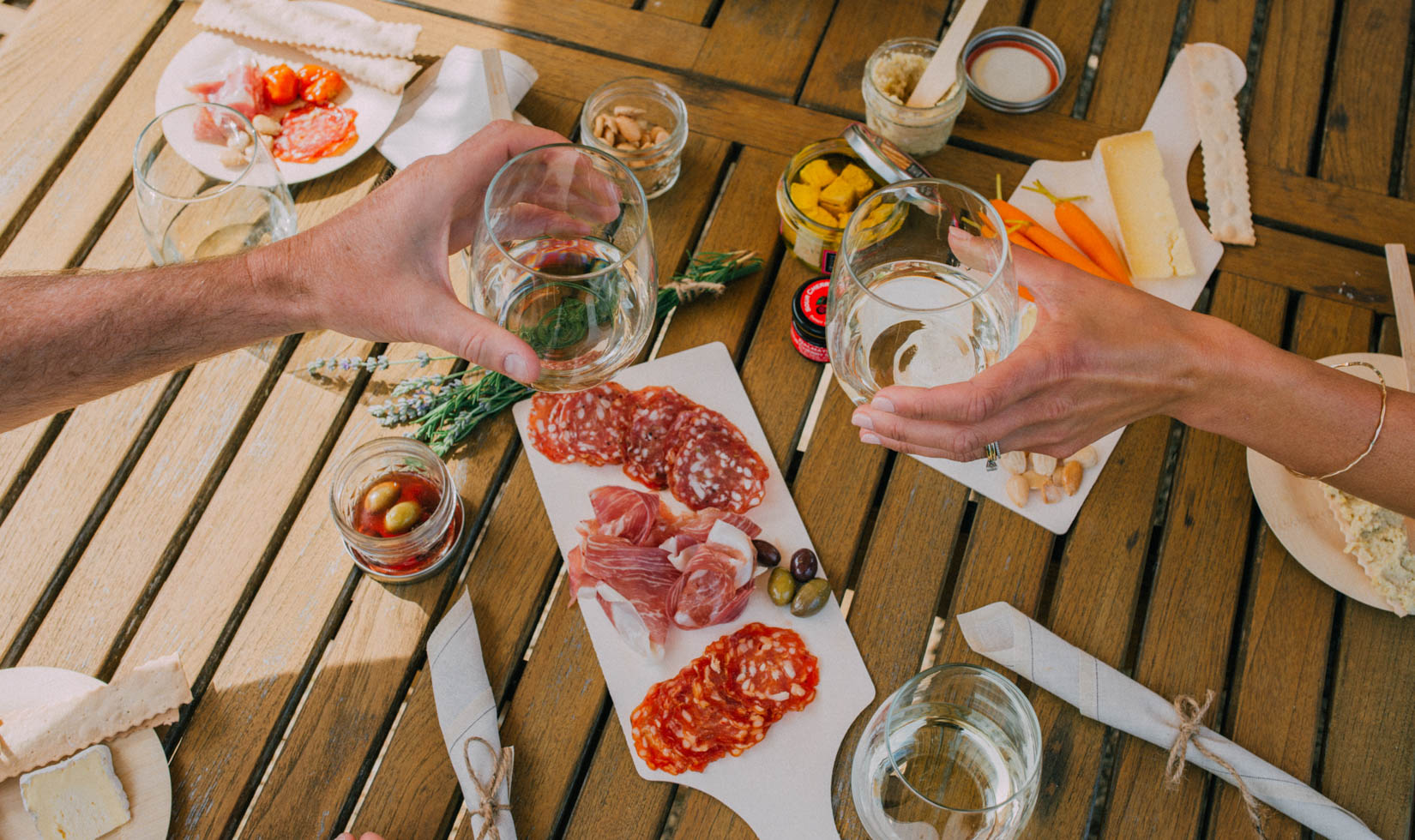 charcuterie picnic outdoor lunch wine tasting sonoma wineries